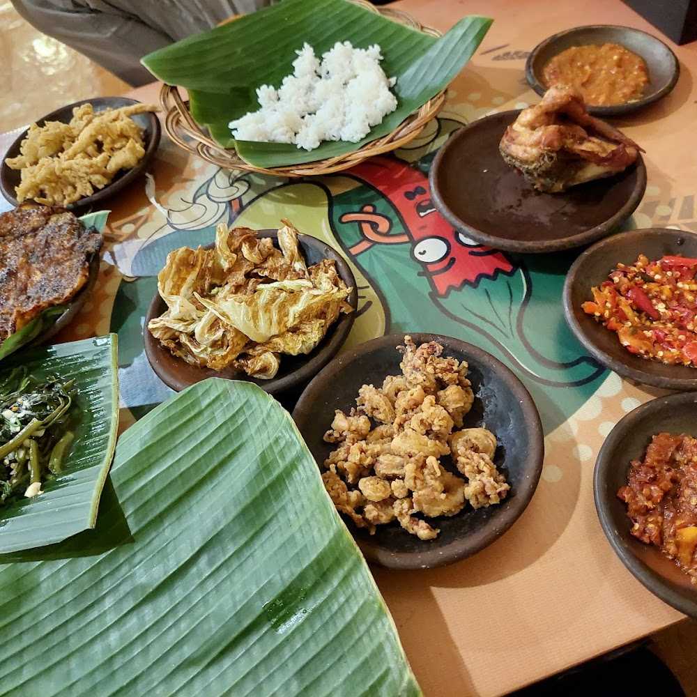 Kuliner MIXUE RAYA SESETAN