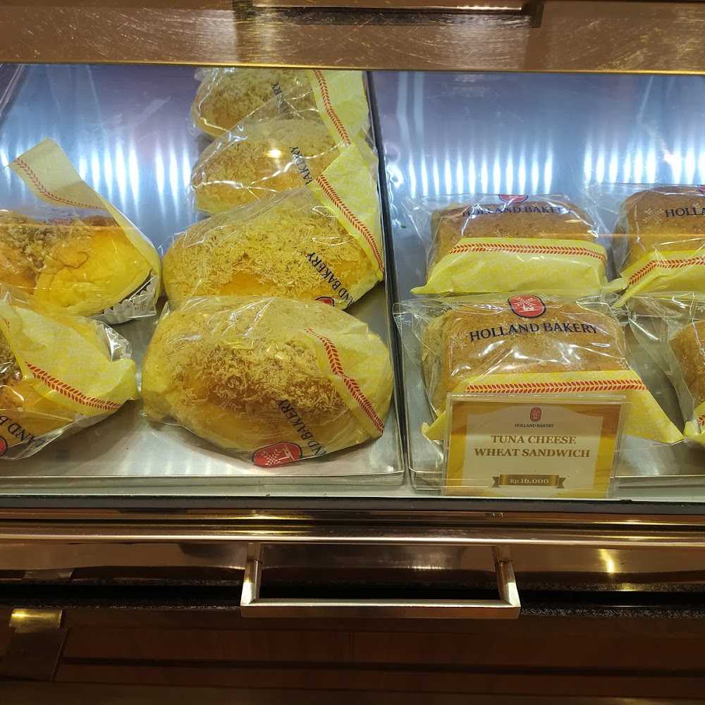 Kuliner Holland Bakery Renon