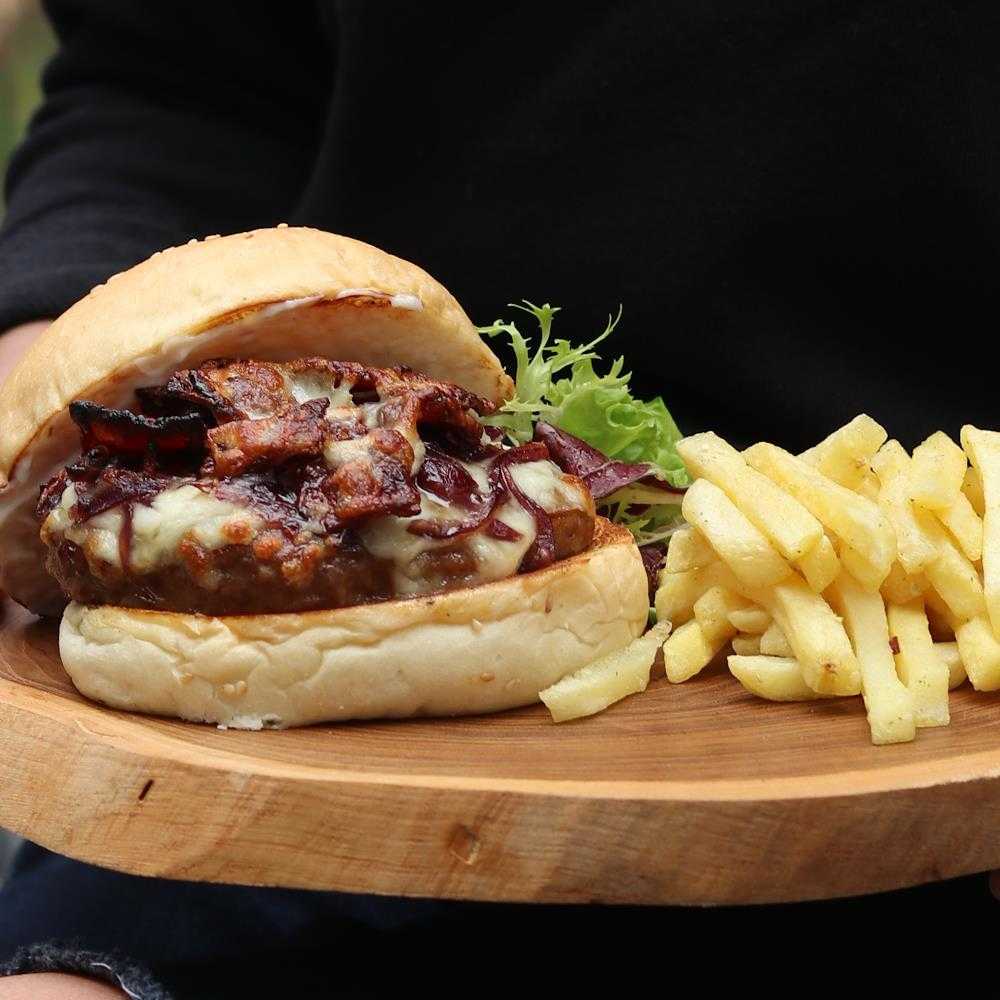 Kuliner Arena Pub & Restaurant