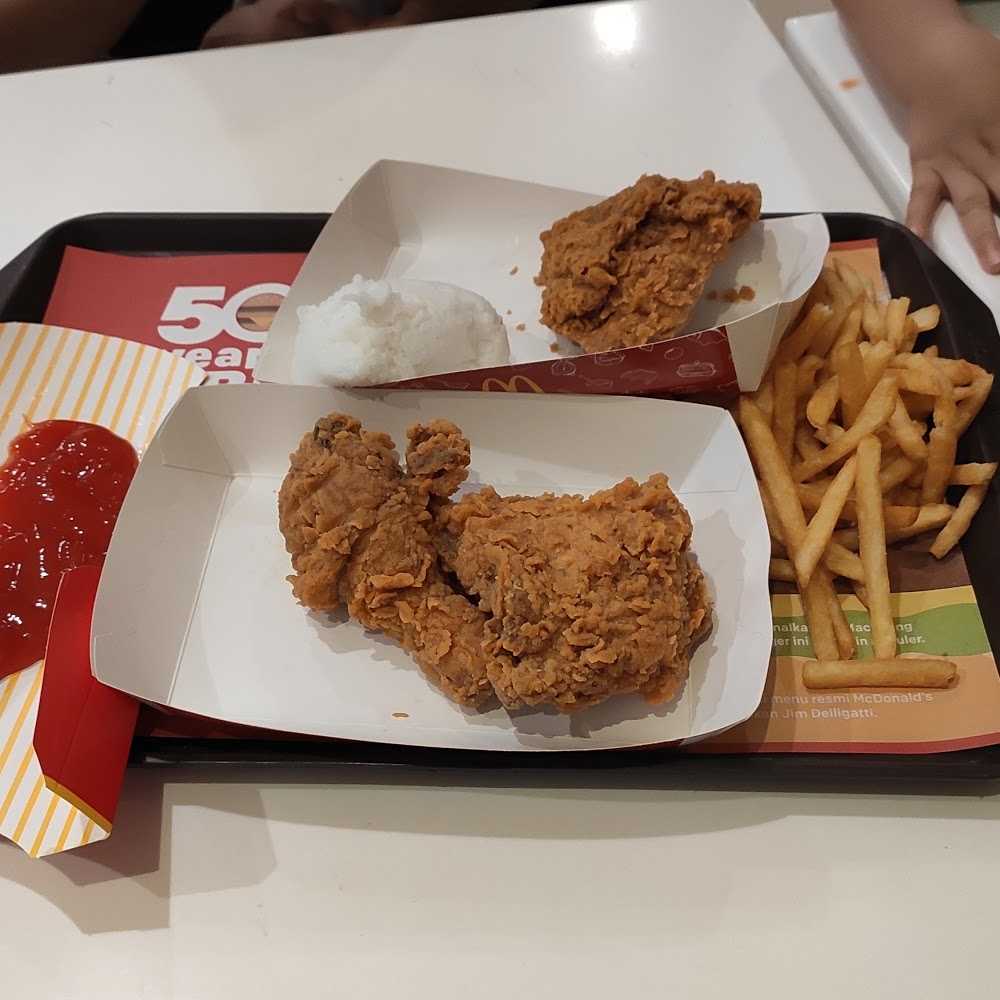 Kuliner McDonald's Transmart Cempaka Putih
