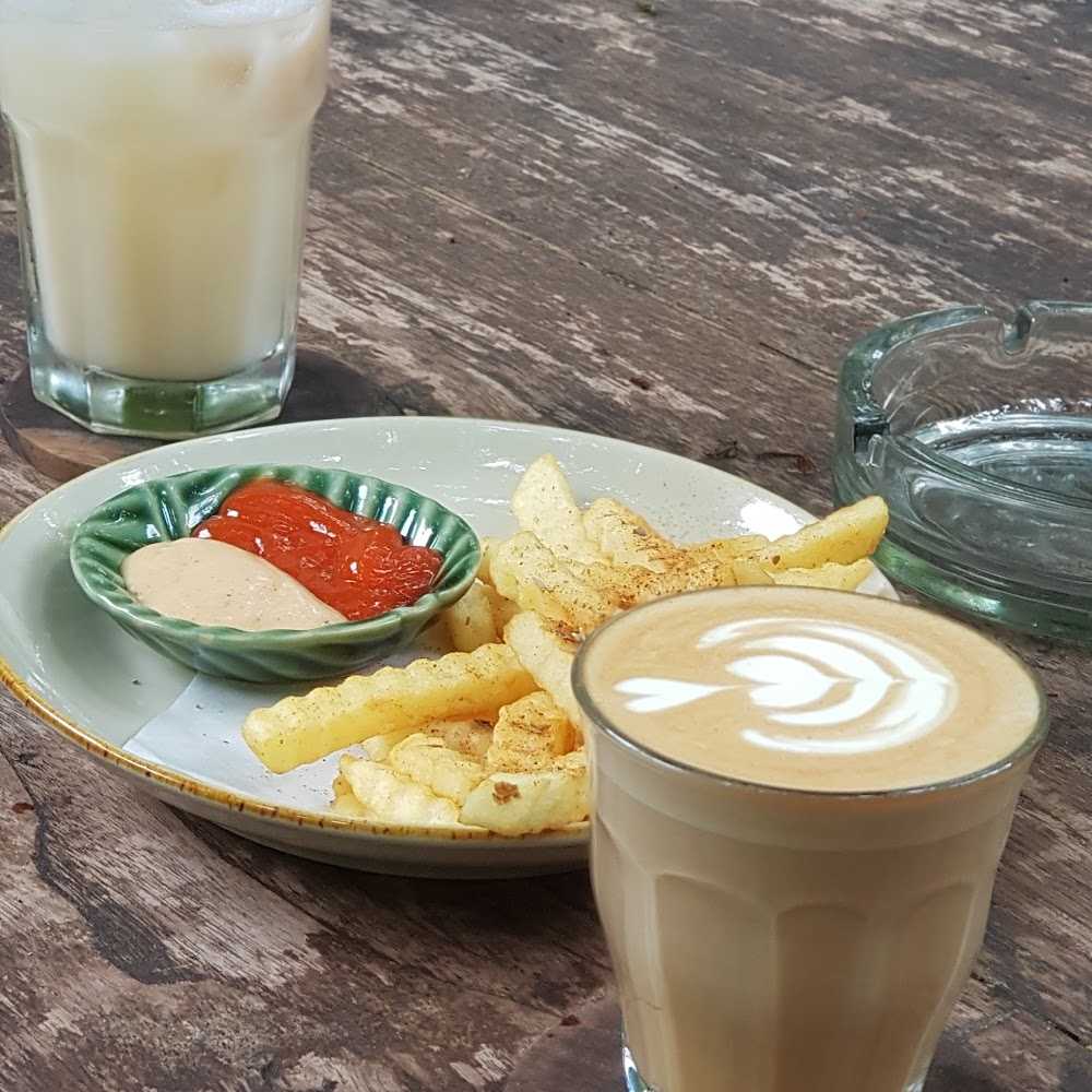 Kuliner The Porch Cafe