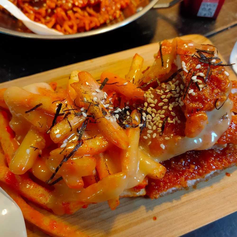 Kuliner kyom authentic korean sweet & spicy chicken