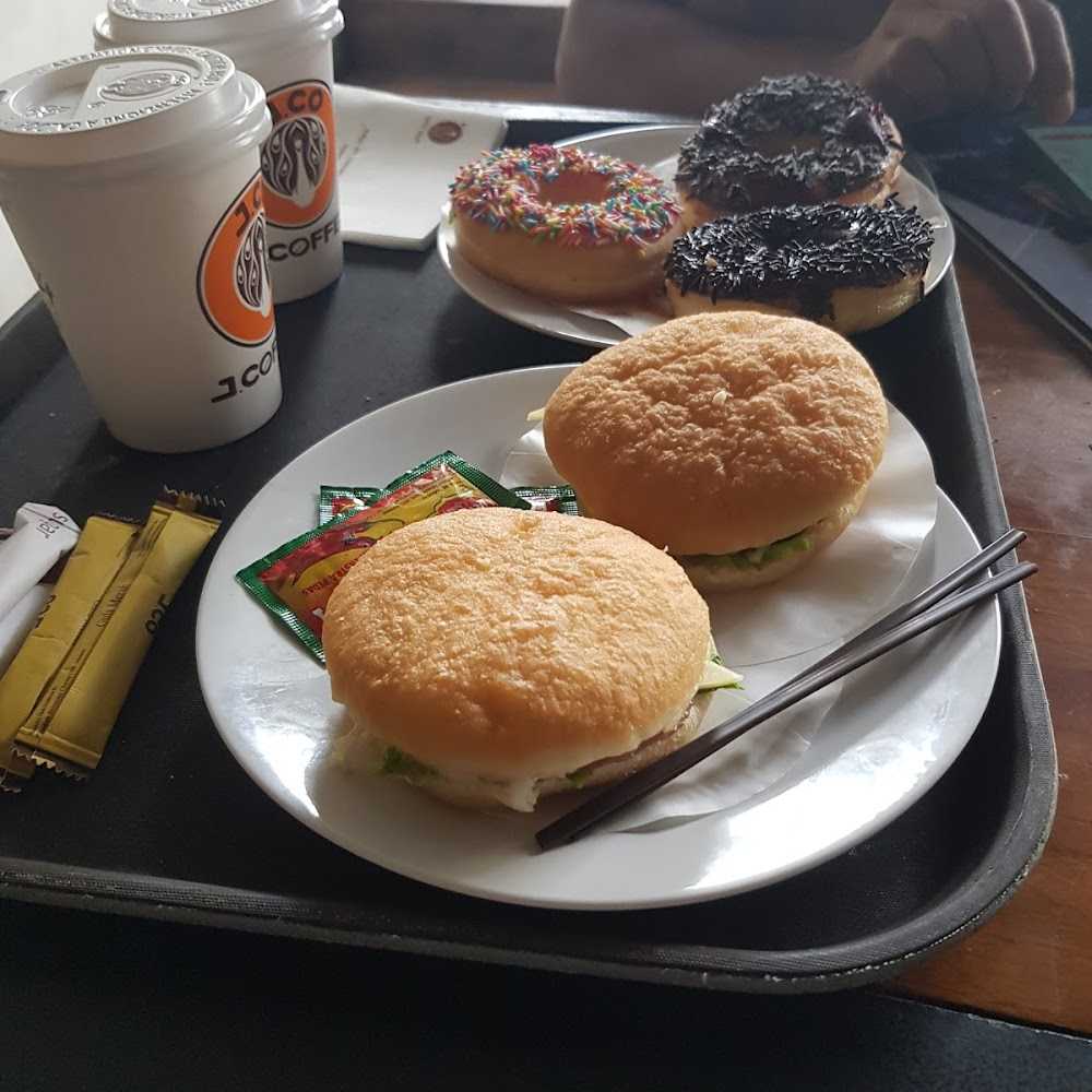 Kuliner J.Co BCS Mall