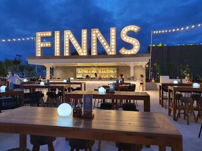 Kuliner Finns Beach Club